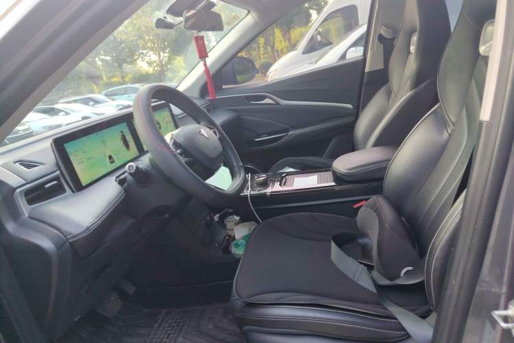 Used NETA U 2021 Pro 400 Cruiser Edition Left Front Seat