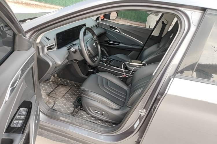 Used NETA U 2021 Pro 500 Deluxe Driving Edition Left Front Seat