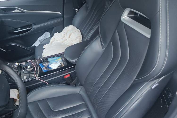 Used NETA U 2021 Pro 400 Cruiser Edition Left Front Seat