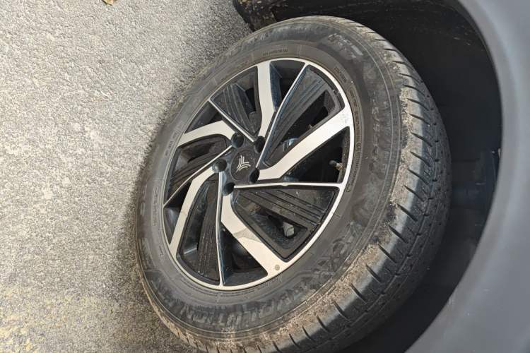 Used NETA U 2021 Pro 400 Cruiser Edition Right Front Wheel Hub