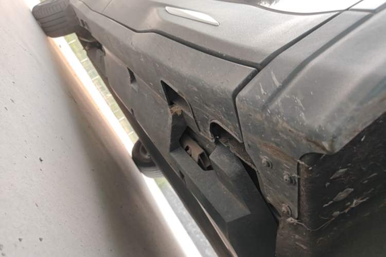 Used NETA U 2021 Pro 500 Deluxe Driving Edition Right Side Sill