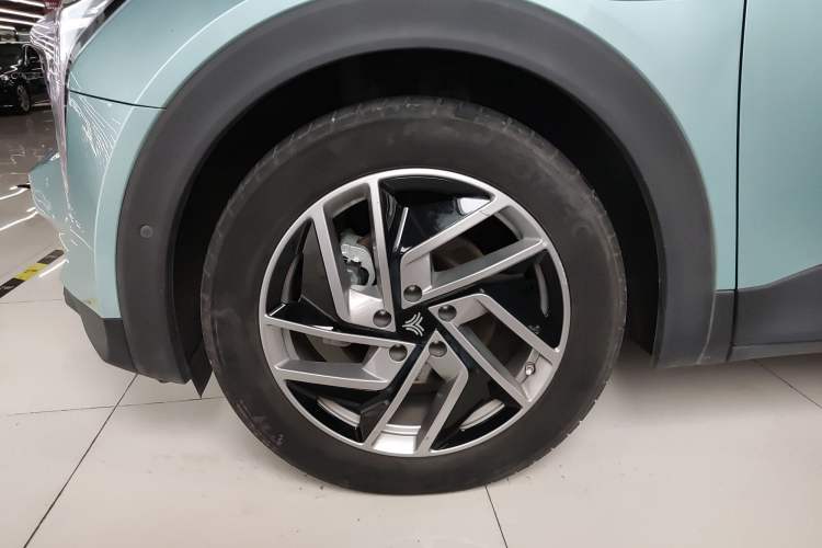 Used NETA U 2021 Pro 500 Lunar Edition Left Front Wheel Hub