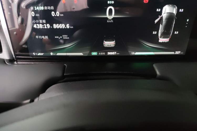 Used NETA U 2021 Pro 500 Lunar Edition Odometer Close Up
