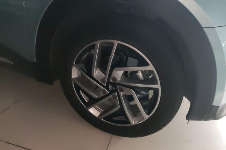 Used NETA U 2021 Pro 500 Lunar Edition Right Front Wheel Hub