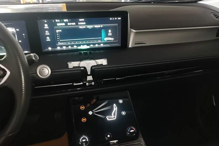 Used NETA U 2021 Pro 400 Cruiser Edition Audio And AC Panel