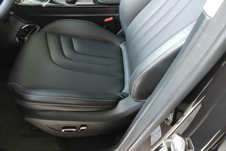 Used NETA U 2021 Pro 400 Cruiser Edition Left Front Seat