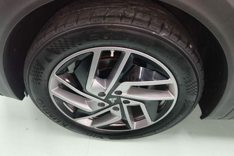 Used NETA U 2021 Pro 500 Lunar Edition Left Front Wheel Hub