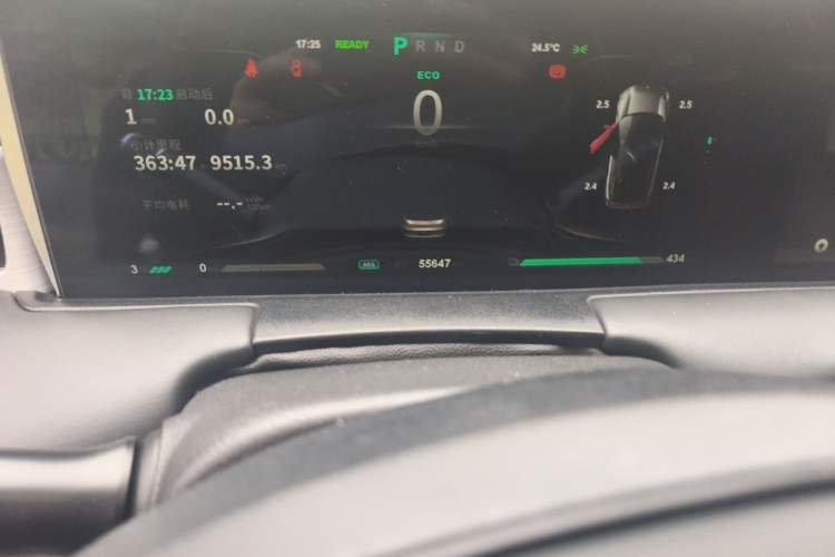 Used NETA U 2021 Pro 500 Lunar Edition Odometer Close Up