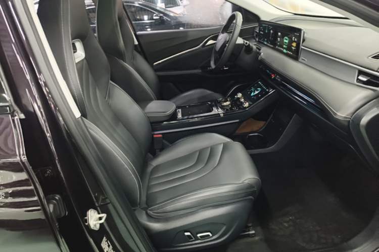 Used NETA U 2021 Pro 500 Lunar Edition Right Front Seat