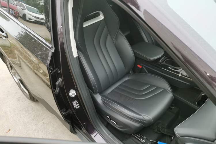 Used NETA U 2021 Pro 610 Industry Custom Edition Right Front Seat