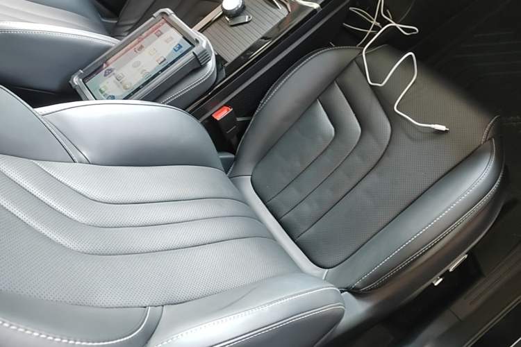 Used NETA U 2021 Pro 400 Cruiser Edition Right Front Seat