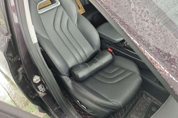 Used NETA U 2021 Pro 500 Lunar Edition Right Front Seat