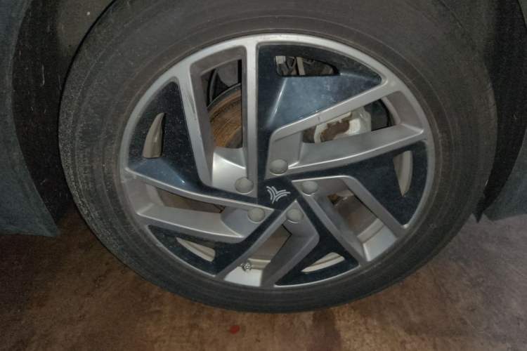 Used NETA U 2021 Pro 500 Lunar Edition Right Front Wheel Hub