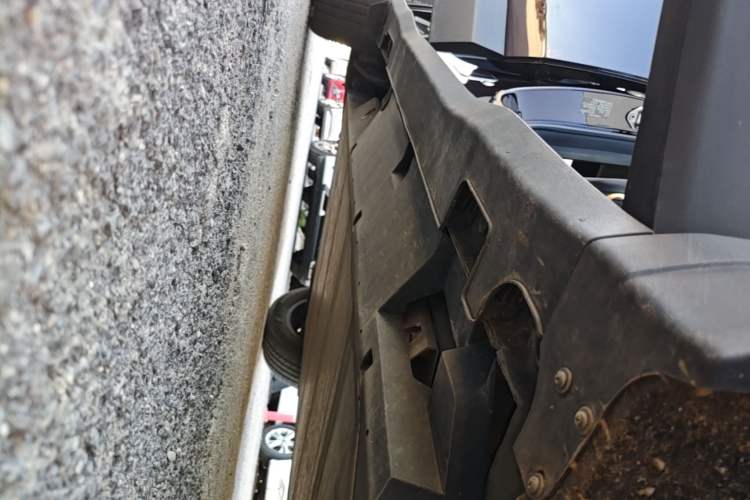 Used NETA U 2021 Pro 400 Cruiser Edition Right Side Sill