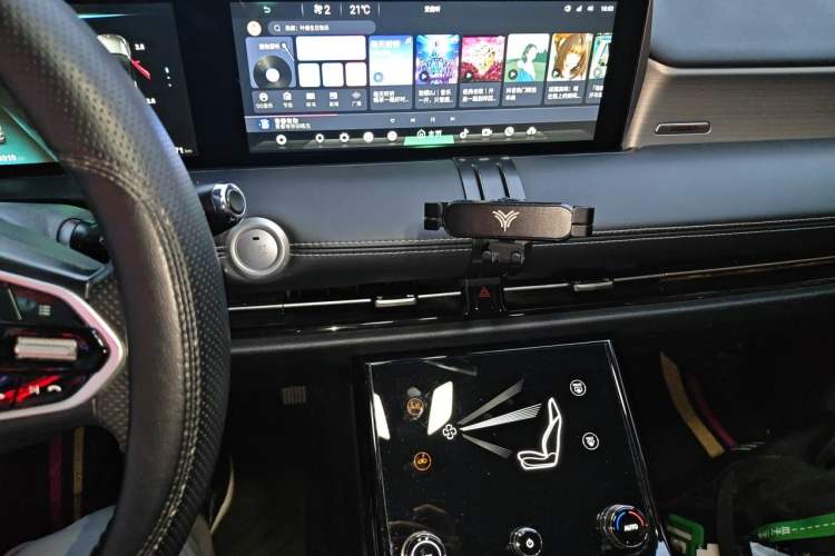 Used NETA U 2021 Pro 400 Cruiser Edition Audio And AC Panel