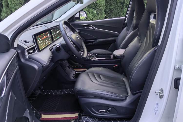 Used NETA U 2021 Pro 400 Cruiser Edition Left Front Seat
