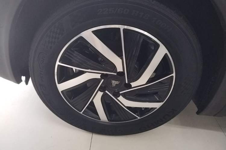 Used NETA U 2021 Pro 500 Lunar Edition Left Front Wheel Hub