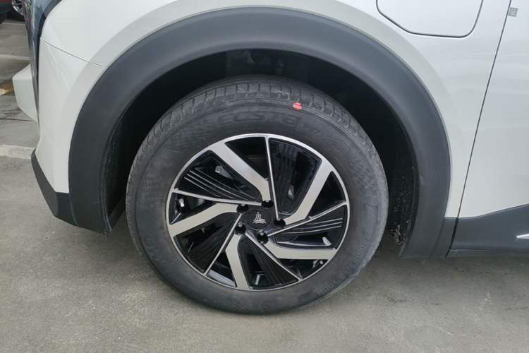 Used NETA U 2021 Pro 400 Cruiser Edition Left Front Wheel Hub