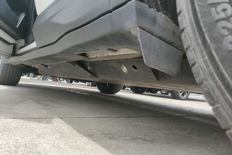 Used NETA U 2021 Pro 400 Cruiser Edition Left Side Sill