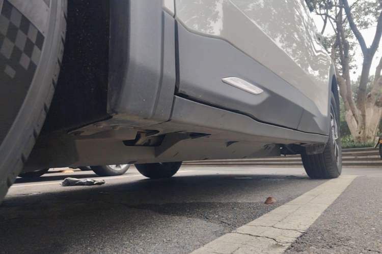 Used NETA U 2021 Pro 500 Global Edition Left Side Sill