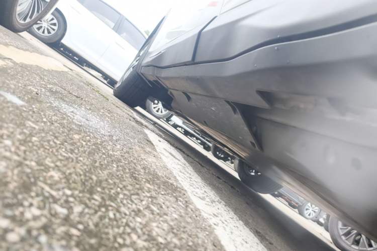 Used NETA U 2021 Revised Pro 400 Industry Custom Edition Left Side Sill