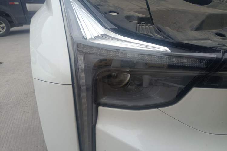 Used NETA U 2021 Pro 500 Industry Custom Edition Right Front Headlight