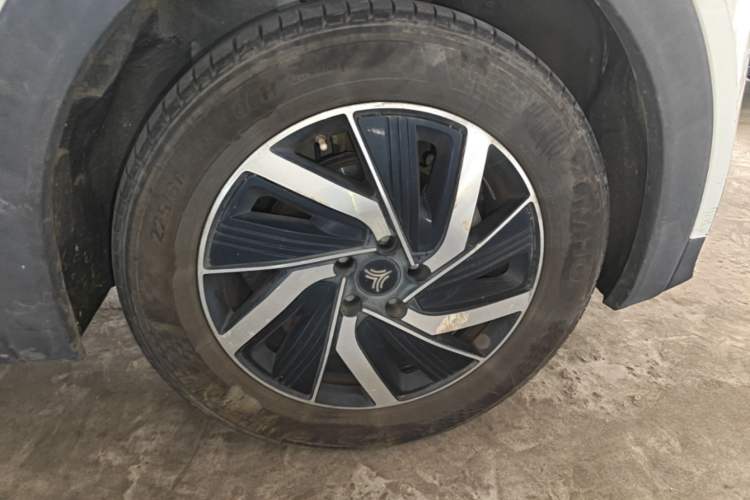 Used NETA U 2021 Pro 400 Cruiser Edition Right Front Wheel Hub