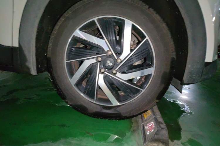 Used NETA U 2021 Revised Pro 400 Premium Driving Edition Right Front Wheel Hub