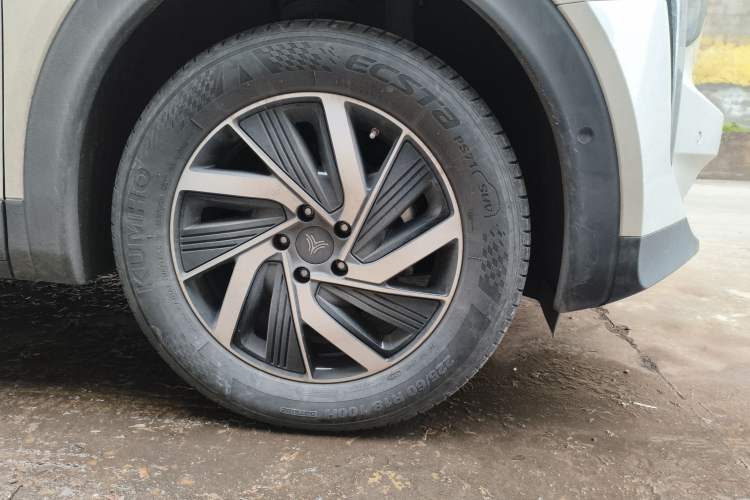 Used NETA U 2021 Pro 500 Deluxe Driving Edition Right Front Wheel Hub