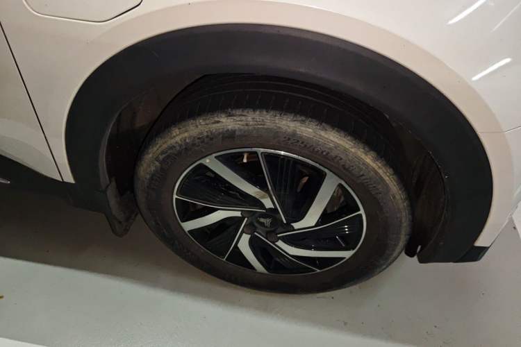 Used NETA U 2021 Pro 400 Cruiser Edition Right Front Wheel Hub