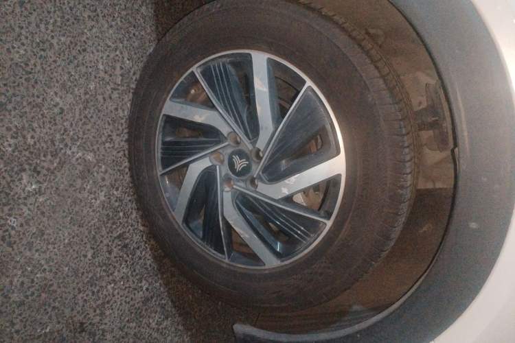 Used NETA U 2021 Pro 400 Cruiser Edition Right Front Wheel Hub