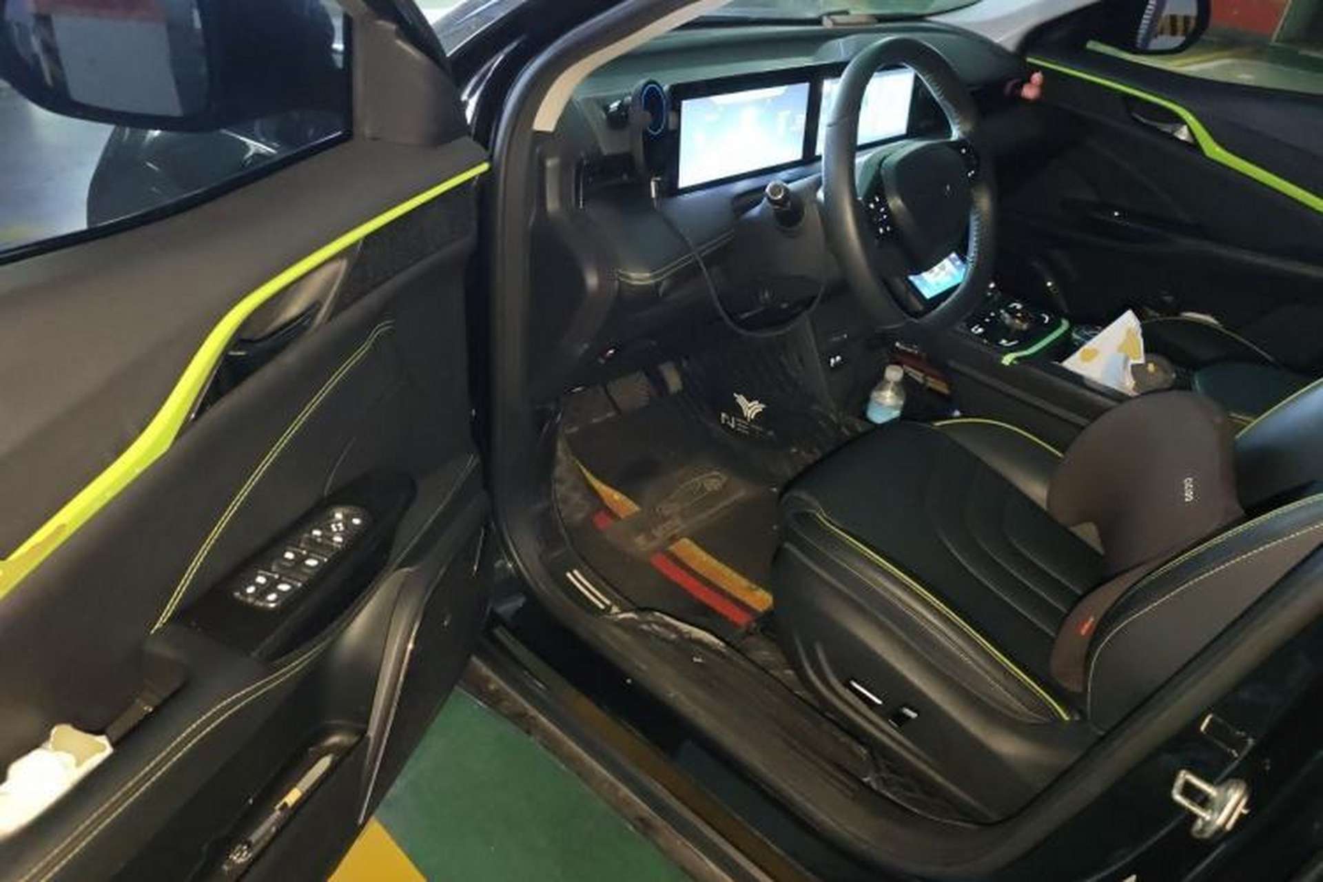 Used NETA U 2022 NETA U-Ⅱ 400 Lithium-Ion Battery Driver Seat