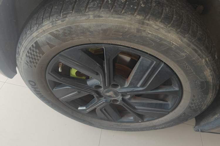 Used NETA U 2022 NETA U-Ⅱ 400 Lite Lithium Iron Phosphate Left Front Wheel Hub