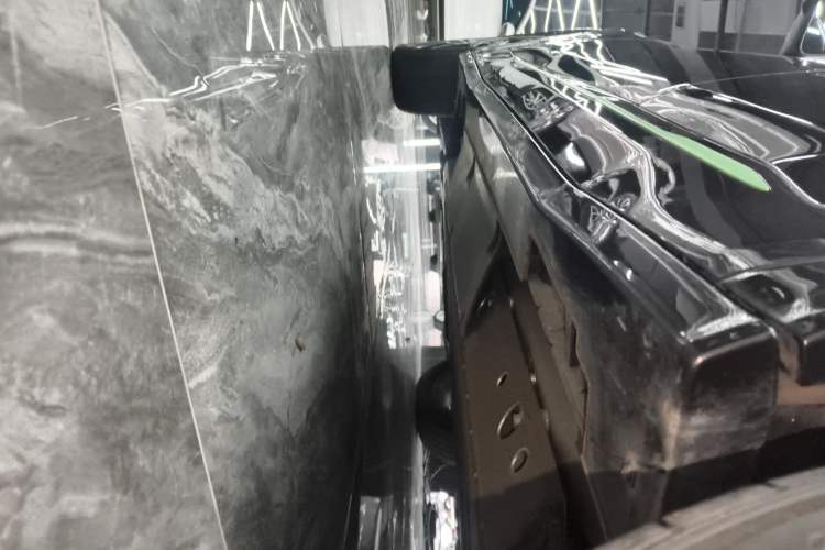 Used NETA U 2022 Zhi610 Pro Ternary Lithium Left Side Sill
