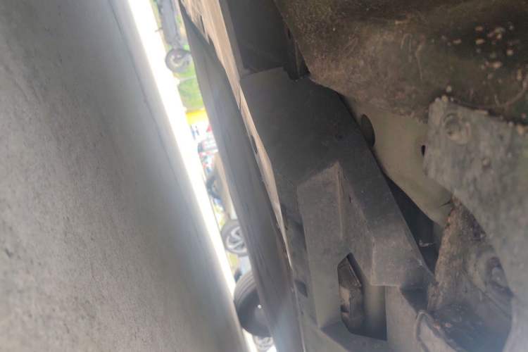 Used NETA U 2022 Zhi610 Lithium-NMC Chassis Front Left
