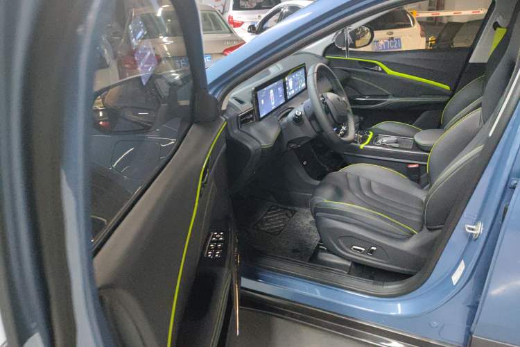 Used NETA U 2022 Zhi500 Pro Lithium Iron Phosphate Driver Seat