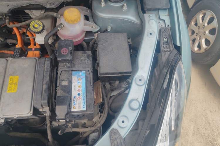 Used NETA U 2022 Zhi610 Lithium-NMC Engine Bay Left