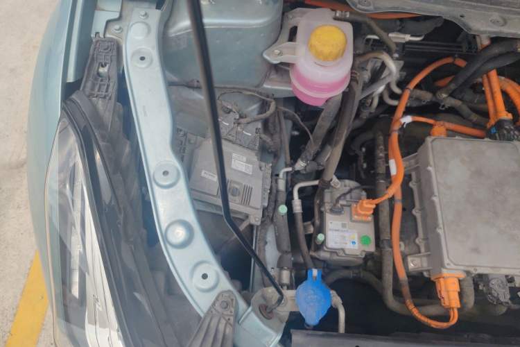 Used NETA U 2022 Zhi610 Lithium-NMC Engine Bay Right