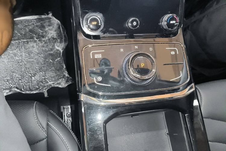 Used NETA U 2022 Pro 400 Comfortable Ride On-Demand Edition Gear Lever