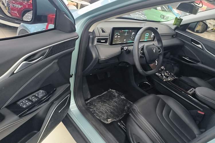 Used NETA U 2022 Pro 400 Comfortable Ride On-Demand Edition Interior 3