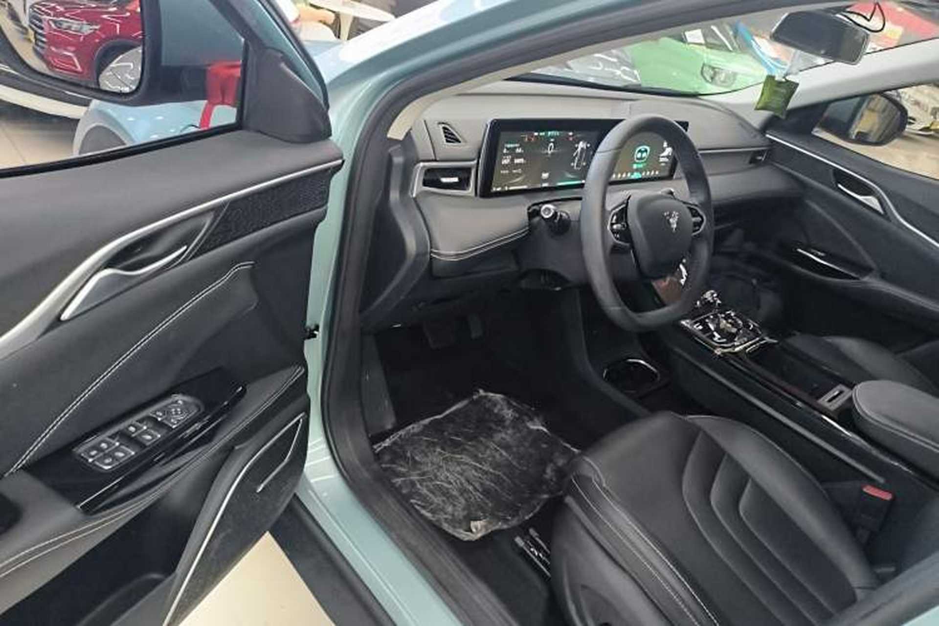 Used NETA U 2022 Pro 400 Comfortable Ride On-Demand Edition Interior 3