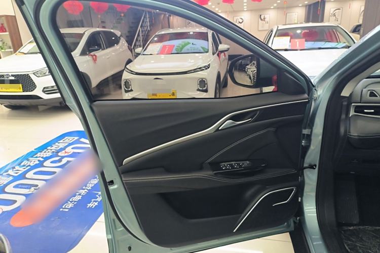 Used NETA U 2022 Pro 400 Comfortable Ride On-Demand Edition Interior 7