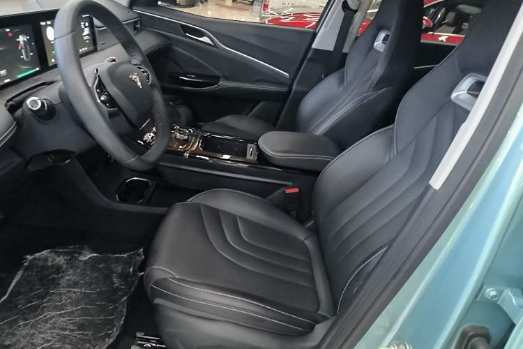 Used NETA U 2022 Pro 400 Comfortable Ride On-Demand Edition Left Front Seat