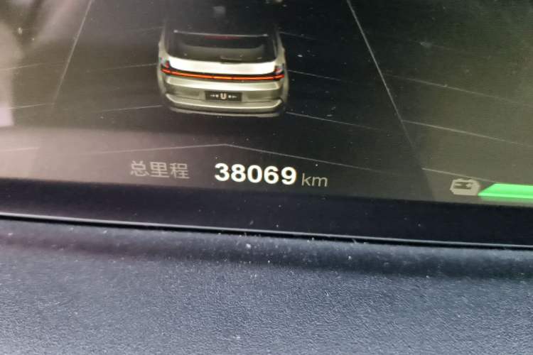 Used NETA U 2022 Zhi400 Pro Ternary Lithium Odometer Close Up