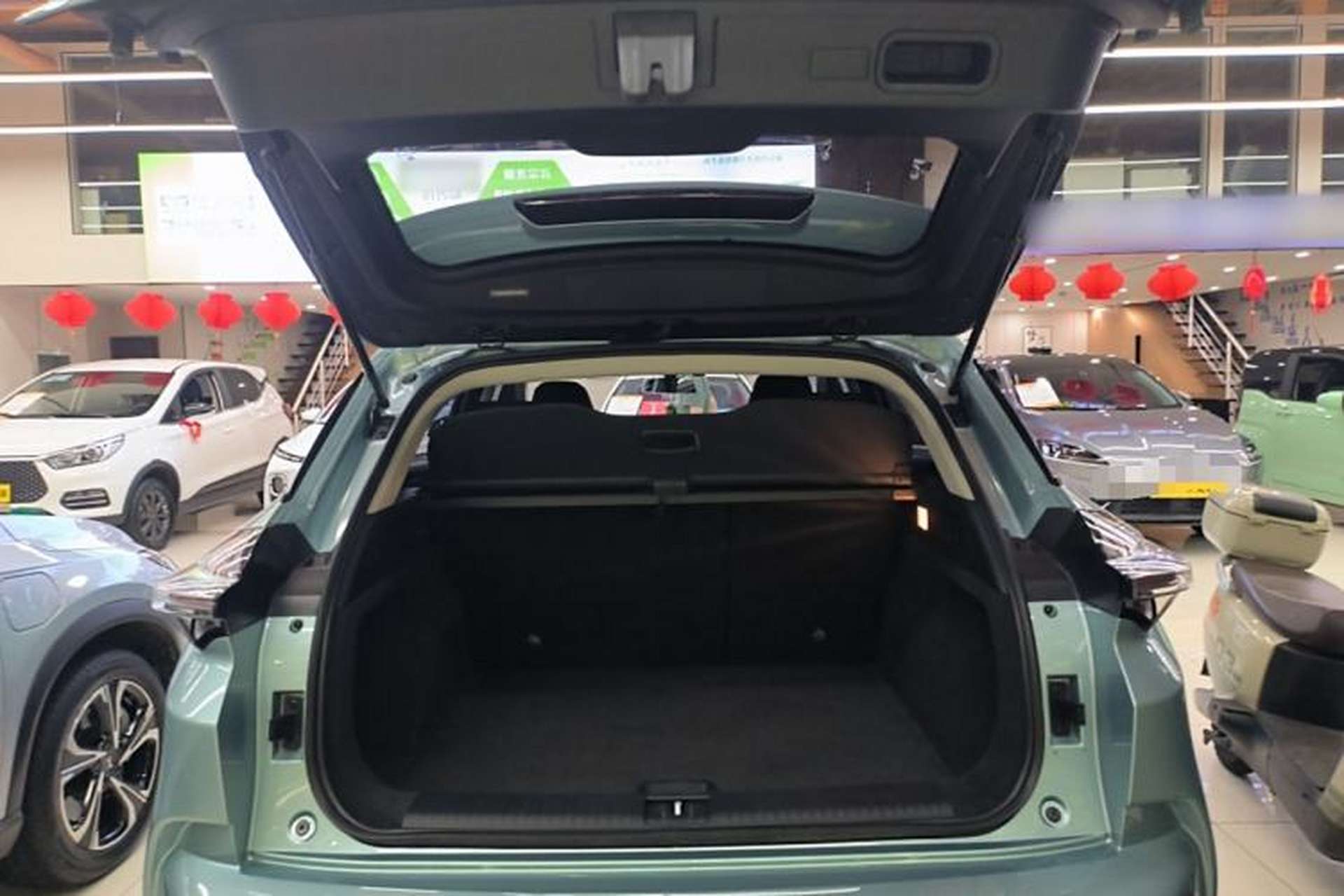 Used NETA U 2022 Pro 400 Comfortable Ride On-Demand Edition Trunk