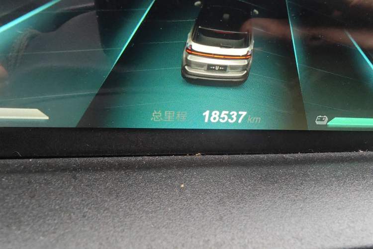 Used NETA U 2022 Zhi400 Pro Lithium Iron Phosphate Odometer Close Up