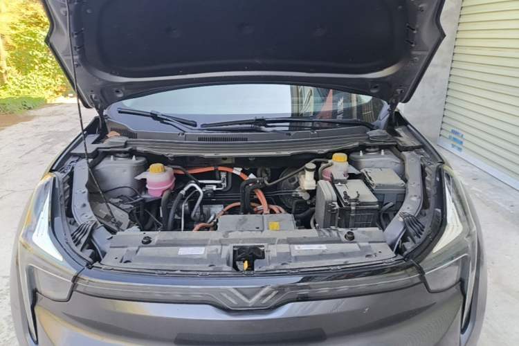Used NETA U 2022 Zhi400 Pro Lithium Iron Phosphate Engine Bay