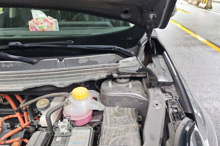 Used NETA U 2022 Zhi 400 Lithium-Nickel-Manganese-Cobalt Energy System Engine Bay Left