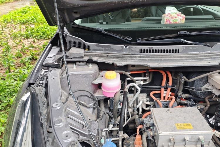 Used NETA U 2022 Zhi 400 Lithium-Nickel-Manganese-Cobalt Energy System Engine Bay Right