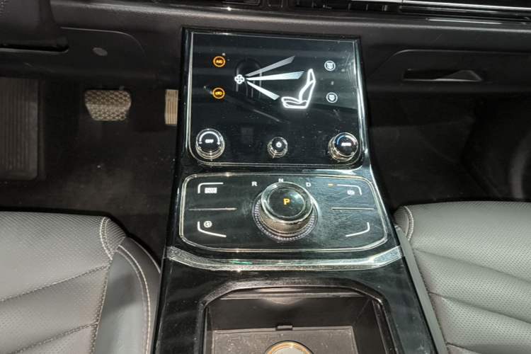 Used NETA U 2022 Zhi 400 Lithium-Nickel-Manganese-Cobalt Energy System Gear Lever